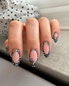 Crochet Nail Art, Toe Gel Nails, Edgy Manicure, Cool Nail Art Designs Unique, Nail Polish Tattoo, Finger Nail Art, Gothic Nails, Grunge Nails