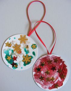 two paper plates with christmas decorations on them