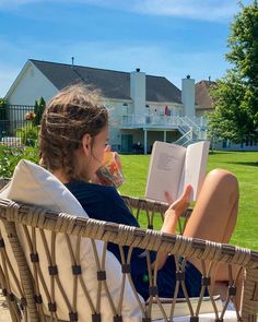 Samos, Reading A Book, Summer Feeling, Summer Dream, Book Girl, Future Life, Summer Reading, Book Aesthetic, Summer Aesthetic