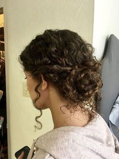 21 CURLY HAIRSTYLES FOR FORMAL OCCASIONS - julsweek Curly Hair Updo Wedding, Naturally Curly Hair Updo, Hair Twist Bun, Curly Hair Up, Cabello Afro Natural, Curly Bun Hairstyles, Quick Natural Hair Styles