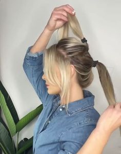 This guide shows you how to lift and lengthen your ponytail. Learn an easy TikTok ponytail hack in this quick tutorial. Fancy Ponytails For Long Hair, Lifted Ponytail, Diy High Ponytail, Lifted Ponytail Hair Hacks, Ponytail Tricks, How To Style A High Ponytail, Fine Hair Ponytail Hairstyles, Fuller Ponytail Trick, Dressy Ponytail Hairstyles For Long Hair