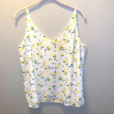 Banana Republic Summer Lemon Tank Top Cami Women’s Size Large Crisp White With Lemon Print. V Neck Wear Under A Jacket Or With Your Favorite Shorts Or Capris. Adjustable Straps. New Without Tags Questions? Leave A Comment Below! Vacation Sleeveless Tops With Lemon Print, Sleeveless Tops With Lemon Print For Vacation, White Lemon Print Top For Vacation, Top Banana, Lemon Print, Womens Cami, Tank Top Cami, Yellow White, Banana Republic