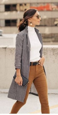 Houndstooth Pants Outfit, Houndstooth Outfit, Blazer White, Wardrobe Tips, White Turtleneck, Outfits Chic, Houndstooth Blazer, Nice Style, Stylish Work Outfits