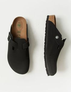 Birkenstock Boston Vegan, Birkenstock Boston Black, Vegan Clogs, Vegan Sandals, Gym Guys, Black Clogs, Violin Music, Walk In My Shoes, Birkenstock Boston