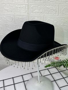 Preto  Collar  Poliéster   Embellished   Acessórios Femininos Sombrero Vaquero Aesthetic, Cowboy Hats Aesthetic, Sombreros Aesthetic, Women Fedora, Country Hats, Tassel Decor, Looks Country, Fedora Hat Women, Tassels Decor