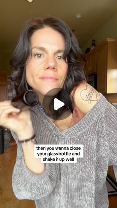 Melanie Sandford on Instagram: "For anyone who missed this recipe for my favorite DIY rosewater toner—here it is. I use this as my face wash in the morning and I also use it to set my make up after I put it on and I also use it at night as a toner before I apply my fountain of youth serum. Rosewater is very soothing for the skin and frankincense and clove together help to reduce redness and decrease inflammation can also help to renew that skin cells and firm the skin, and the castor oil adds a little bit of moisture and a nice sheen to it, and castor oil. Also helped to decrease inflammation in the skin so if you have acne or rosacea or eczema, this can be very soothing. This is a 4 ounce glass bottle fill the bottle to the top leaving a little bit of room add a few drops of castor oil, a Mask Spray, Rose Water Toner, Essential Oil Remedy, Decrease Inflammation, Face Products, Body Lotions, Beauty Remedies, Fountain Of Youth, Natural Home Remedies