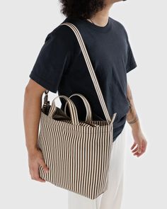 A reimagined version of their classic Duck Bag. They flipped it on its side and sized it down a bit to create a bag that's easy to wear and even more accessible. It’s perfect for toting your laptop, yoga clothes, or crafting supplies.

● Fits a 15" MacBook
● Interior zip pocket, durable taped seams
● Adjustable strap with top carry handles, 16 ½" max strap drop
● Measures 12 ½" × 17" × 4 ¼"
● 16 oz recyled cotton canvas
● Machine washable Duck Bag, Zip Top, Yoga Clothes, Sock Shoes, Recycled Cotton, Canvas Bag, Vintage Tops