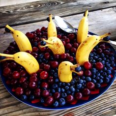 bananas and blueberries are arranged on a plate