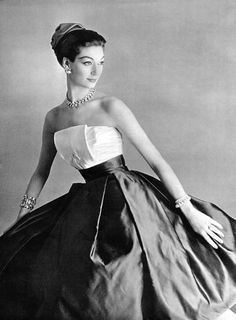 Maggy Rouff gown Maggy Rouff, Fifties Fashion, Look Retro, Fashion 1950s, Vintage Fashion Photography, Vintage Gowns, Vintage Couture, Old Fashion, Vintage Vogue