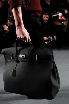 Black Birkin, mi favorita! La amo y decreto que estará en mi closet. Gracias! Hermes Men, Perfect Handbag, Hermes Handbags, Handbag Outlet, Hermes Bags, Handbags Online, Black Bag