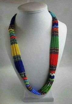 Collier ukrainien/Collier de perles/Bijoux faits main/Bijoux de jardin/Élégant, coloré/Pendentif de perles/pour femme/pour article cadeau/Collier Beautiful Beaded Necklaces, Engagement Necklaces, Necklace Patterns, African Jewelry, Beaded Choker Necklace, Zulu, Bead Jewellery, Beaded Choker, Fashion Jewelry Necklaces