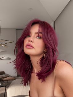 Loreal Red Hair Color, Short Dark Red Hair Burgundy, Burgundy Plum Hair, Short Burgundy Hair, Color 2025, Burgundy Hair Color, 2025 Trends, Curly Styles, Trendy Shades