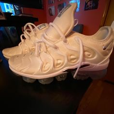 Women’s Nike Size 7 In Great Conditionthese Sneakers I Absolutely Love But Unfortunately These Are Too Tighti Suggest A Women Who Is Size 6/6.5 These Would Fit Perfectly Shoes Nike Women, Vapor Max Plus, Vapor Max, Nike White, Shoes Nike, Running Sneakers, White Nikes, Womens Shoes Sneakers, Nike Shoes