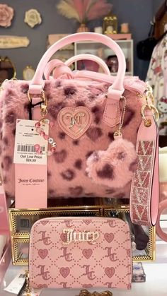 @ sandrasprinklife Pink Couture, Inside My Bag, Pink Lifestyle, Luxury Bags Collection, Juicy Couture Purse, Box Package, Girly Bags, Pink Girly Things, Luxury Purses