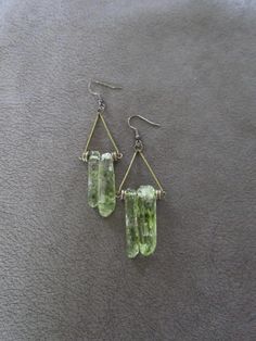 Green crystal and bronze minimalist dangle earrings Bohemian Dangle Jewelry With Mineral Crystal, Bohemian Dangle Jewelry In Mineral Crystal, Bronze Wire Wrapped Drop Earrings, Minimalist Handmade Quartz Jewelry, Handmade Minimalist Jewelry With Mineral Crystal, Handmade Minimalist Mineral Crystal Jewelry, Handmade Minimalist Bronze Earrings, Hand Forged Green Drop Earrings, Wire Wrapped Brass Crystal Drop Earrings