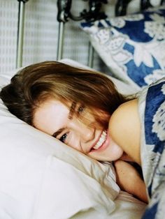 Fall asleep in under one minute -This trick is mind-blowing…OR if you wake up in the middle of the night and can't go back to sleep OR if you are under a ton of stress. Snoring Remedies, Fall Asleep Faster, Breathing Techniques, The Perfect Guy, 인물 사진, Fall Asleep, Insomnia, Health Remedies, Good Ideas