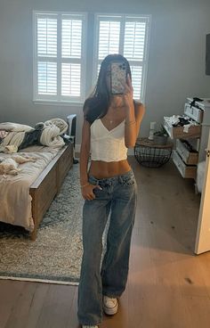 Mirror Pic Girly, Casual Happy Hour Outfit Summer, Stockholm Outfits Summer, What To Wear To Boyfriends House Outfit, Freshman High School Outfits Aesthetic, That Girl Clothes, Mall Outfit Ideas Summer, Summer Outfits Inspo 2024