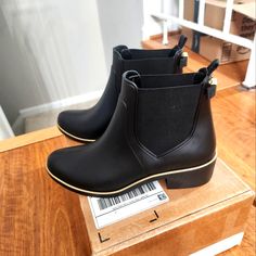 Brand New Kate Spade Rain Boots Without Box Size 6. They Are Cute And Looks Dressy. You Can Still Look Fashionable On A Rainy Day. White Rain Boots, New York Rain, Black Rain Boots, Black High Boots, Ankle Rain Boots, Black Rain, Womens Rain Boots, Black Knee High Boots, Swim Shoes