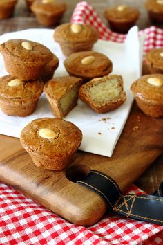 some muffins are sitting on a cutting board