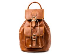 This More Freedom backpack  is designed for the modern on-the-go woman who seeks elegance as well as practicality. It is made to create a sharp and powerful fashionable impact with an incredible amount of space and compartments, which can carry all our valuables. It also features a natural lining, and closure with leather cords, while the comfortable shoulder straps make this perfect for all-day wear. Honey Brown, Backpack Tote Bag, Leather Shops, Leather Items, Lining Fabric, Vegetable Tanned Leather, Tote Backpack, Leather Cord, Cleaning Clothes