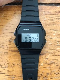 Casio Gold Watch, Casio F91w, Casio Vintage Watch, Casio Digital, Casio Watches, Casio Classic, Watch Trends, Retro Watches, Accesories Jewelry