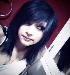 Emo Haircut 2000s, Scenemo Hair Short, Shoulder Length Scene Hair, Emo Hair Women, Scene Bangs Side Swept, Emo Haircuts Long Choppy Layers, Scene Hair Unstyled