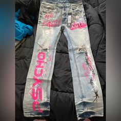 Rockstar Original Denim Size 32 Nwt Ultra Slim Edgy Medium Wash Jeans For Streetwear, Blue Distressed Punk Jeans, Punk Style Distressed Blue Jeans, Fitted Graphic Print Denim Jeans, Fitted Denim Jeans With Graphic Print, Medium Wash Graphic Print Jeans For Streetwear, Streetwear Graphic Print Bottoms In Medium Wash, Streetwear Graphic Print Medium Wash Jeans, Urban Jeans With Graphic Print On Denim