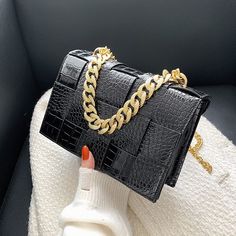 Brand Name: NIGEDUHandbags Type: Shoulder BagsTypes of bags: Shoulder Crossbody BagsMain Material: PULining Material: PolyesterShape: FLAPPlace Of Origin: GUANG DONG ProvinceOrigin: CN(Origin)Hardness: SoftPattern Type: AlligatorInterior: Cell Phone PocketInterior: Interior Zipper PocketDecoration: ChainsExterior: NONEOccasion: VersatileClosure Type: HaspGender: WOMENStyle: FashionModel Number: B329Number of Handles/Straps: Singlebag 1: women messenger bagsbag 2: Sling bagbag 3: Women's s Should Blue Handbag, Party Clutch, Blue Handbags, Chic Type, Crocodile Pattern, Casual Tote, Types Of Bag, Chain Shoulder Bag, Black Cross Body Bag