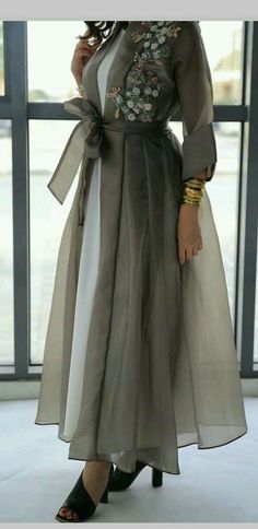 Nurcan Kacira Organza Party Dress, Hijab Dress Party, Stile Hijab, Mode Kimono, Soiree Dress, Chique Outfits, Mode Abaya, Muslim Fashion Dress, فستان سهرة