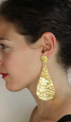 Monika Knutsson Leopoldine earrings Luxury Yellow Gold Statement Bridal Earrings, Luxury Yellow Gold Ceremonial Earrings, Glamorous Yellow Gold Anniversary Earrings, Beyonce Earrings, Monica Rich Kosann Jewelry, Luxury Statement Hoop Earrings With Gold-tone Hardware, Oprah Magazine, Lace Earrings, Gold Lace