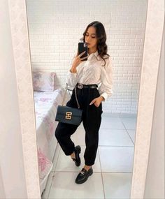 Ootd Elegant, Business Professional Outfits, Loafers Outfit, Professional Outfits Women, Business Outfits Women, Beige Outfit, Outfit Mujer, Classy Work Outfits, Laugh Out Loud