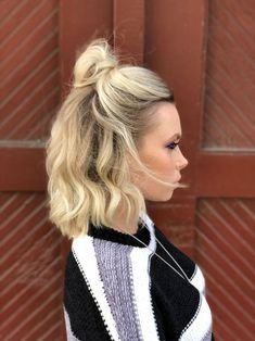 Crystal Renn, Half Up Bun, Hair Half Up, Short Hair Bun, Braided Half Up, Lob Hairstyle, Bun Hairstyle, Heatless Hairstyles, Back To School Hairstyles