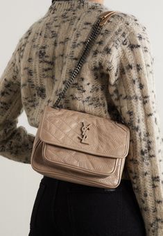 Ysl Niki Bag Outfit, Weekend Bags For Women, Ysl Bag Outfit, Crossbody Bag Outfit, Shoulder Bag Outfit, Weekend Bags, Quilted Handbags, Luxury Purses, Saint Laurent Bag