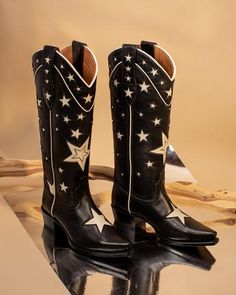 Botas Western, Dr Shoes, Black Cowboy Boots, Black Cowboy, Tour Outfits, Country Boots, Shoe Inspo, Star Shoes, Heel Caps