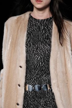 Saint Laurent Fall 2014 RTW - Details - Vogue Urban Fashion Editorial, 90s Urban Fashion, Urban Fashion Photography, 80s Fashion Trends, Urban Wear Women, Urban Style Outfits, Urban Fashion Trends, Trending Fashion Outfits