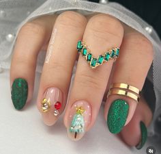 Christmas Garland Nails, Nails Merry Christmas, Nails 2025, Ideas Uñas, Green Xmas, Christmas Time Is Here, Nails Desing, Art Nails, Luxury Nails