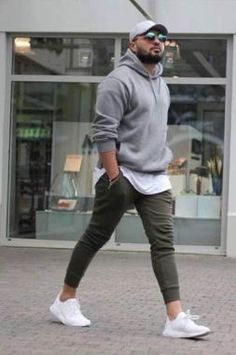 white-sneakers-with-athleisure-outfit-1 Gray Hoodie Outfit, Winter Sneakers Outfit, Hoodie Outfit Men, White Sneakers Outfit, Sneakers Outfit Men, Sneaker Outfits, White Sneakers Men, Neue Outfits, Mens Fashion Casual Outfits