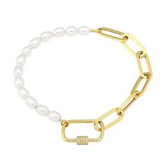 Classic pearl and gold chain bracelet from our luxury jewelry collection. Paper Clip Bracelet, Spring Jewelry Trends, Matching Watches, 18k Gold Bracelet, Fine Diamond Jewelry, Rainbow Jewelry, Diamond Jewelry Designs, Spring Jewelry, Initial Jewelry