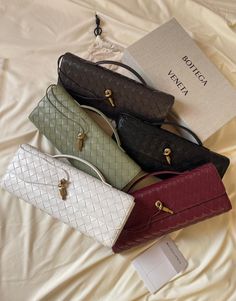 Bottega Andiamo, Nature Creatures, Summer Fashion Accessories, Bottega Veneta Clutch, My Style Bags, Girly Bags, Women's Bags By Style, Fancy Bags