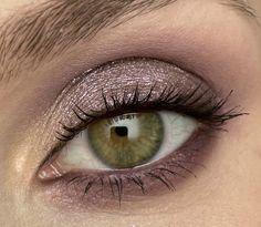 Natural Makeup Green Eyes Pale Skin, Green Eyes Pale Skin Makeup, Light Green Eye Makeup Natural, Soft Green Eye Makeup, Hazel Eyes Pale Skin, Brown Eyes With A Hint Of Green, Soft Summer Makeup, Beauty Cabinet, Eye Makeup Images