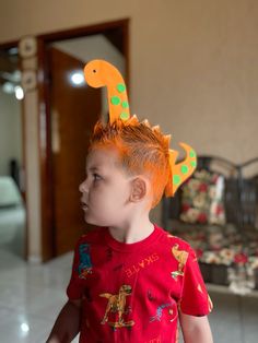 Cabelo maluco de dinossauro para meninos Crazy Hat, Crazy Hat Day, Hat Day, Crazy Hats, Crazy Day, Crazy Hair Days, Crazy Hair, Hair Day, Hello Kitty