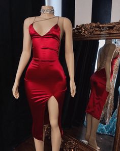 Bridelily Backless Burgundy Neckline Prom Dresses - Prom Dresses Red Homecoming Dress, Red Homecoming Dresses, Red Dresses Classy, Prom Dresses Sleeveless, Burgundy Prom Dress, Dress Classy, Looks Chic, Hoco Dresses, Fashion Mode