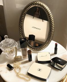 Patchouli Perfume, Chanel Aesthetic, Chanel Cosmetics, Parfum Chanel, Rich Girl Aesthetic, Cream Aesthetic, Chanel Beauty, Chanel Makeup, Luxury Aesthetic