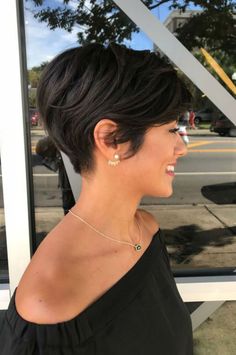 Short Pixie Haircuts, Haircut For Thick Hair, Short Hair Styles Pixie, Short Bob Hairstyles, Pixie Hairstyles