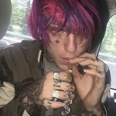 Peep Ideas, Lil Peep Hellboy, Little Bo Peep, Gothic Fashion, Pink Hair, Favorite Celebrities, Rappers, Dyed Hair