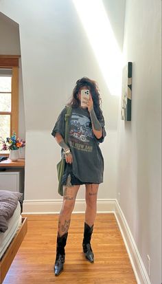 Edgy Indie Outfits, Mini Skirt Cowboy Boots, Skirt And Cowboy Boots Outfit, Indie Concert Outfit, Indie Summer Outfits, Hippie Clothes Aesthetic, Skirt Cowboy Boots, Black Cowboy Boots Outfit, Cowboy Boot Outfits