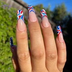 28 ongles de juillet les plus charmants que vous adorerez 4th Of July Nail Designs, Red White Blue Nails, July Nail Designs, 4th Of July Nail, Patriotic Nails Design, Firework Nails, Flag Nails, America Nails, Blue Coffin Nails