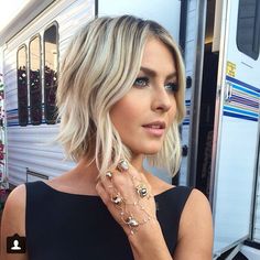 color and style Kadeřnické Trendy, Hairstyles Blonde, Fesyen Rambut, Blonde Hairstyles, Haircuts For Wavy Hair, Hair Styles 2014, 짧은 머리, Short Blonde, Short Hair Styles Easy