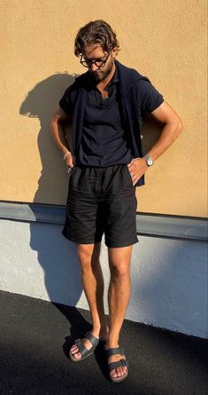 Philip Conradsson, Black Shorts Outfits, Best Shorts For Men, Chic For Men, Wings Fashion, Best Sandals For Men, Best Shorts, Outfit Aesthetics