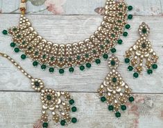 Beautiful flexible Indian Bollywood necklace jewellery set with tikka headpiece & earrings.  Gold base with silver Kundan style stones and green beads.  Earring drop is: 8 cm Green Stone Necklace Indian, Tikka Headpiece, Bollywood Necklace, Festival Necklace, Green Stone Necklace, Bridal Choker, Pearl Jewelry Sets